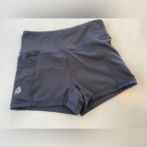 P’tula shorts with zippered pocket on the back size M